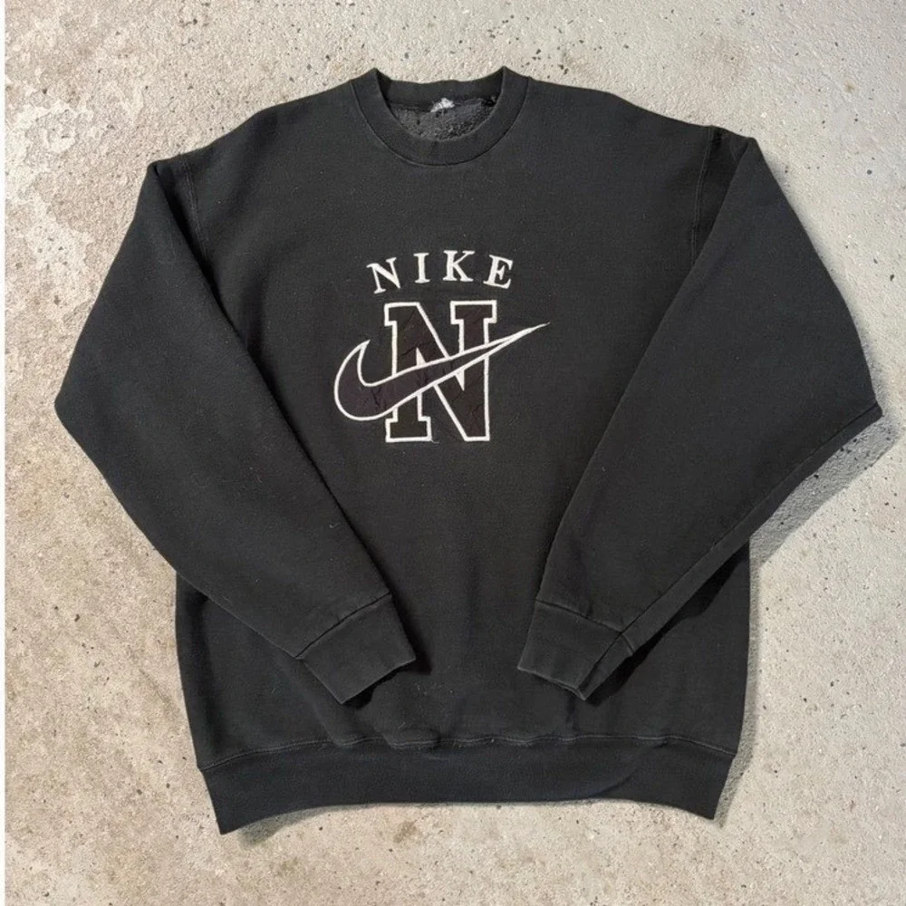 Vintage Nike Black Distressed Graphic Crewneck Sweatshirt‎ 80s Retro Sportswear